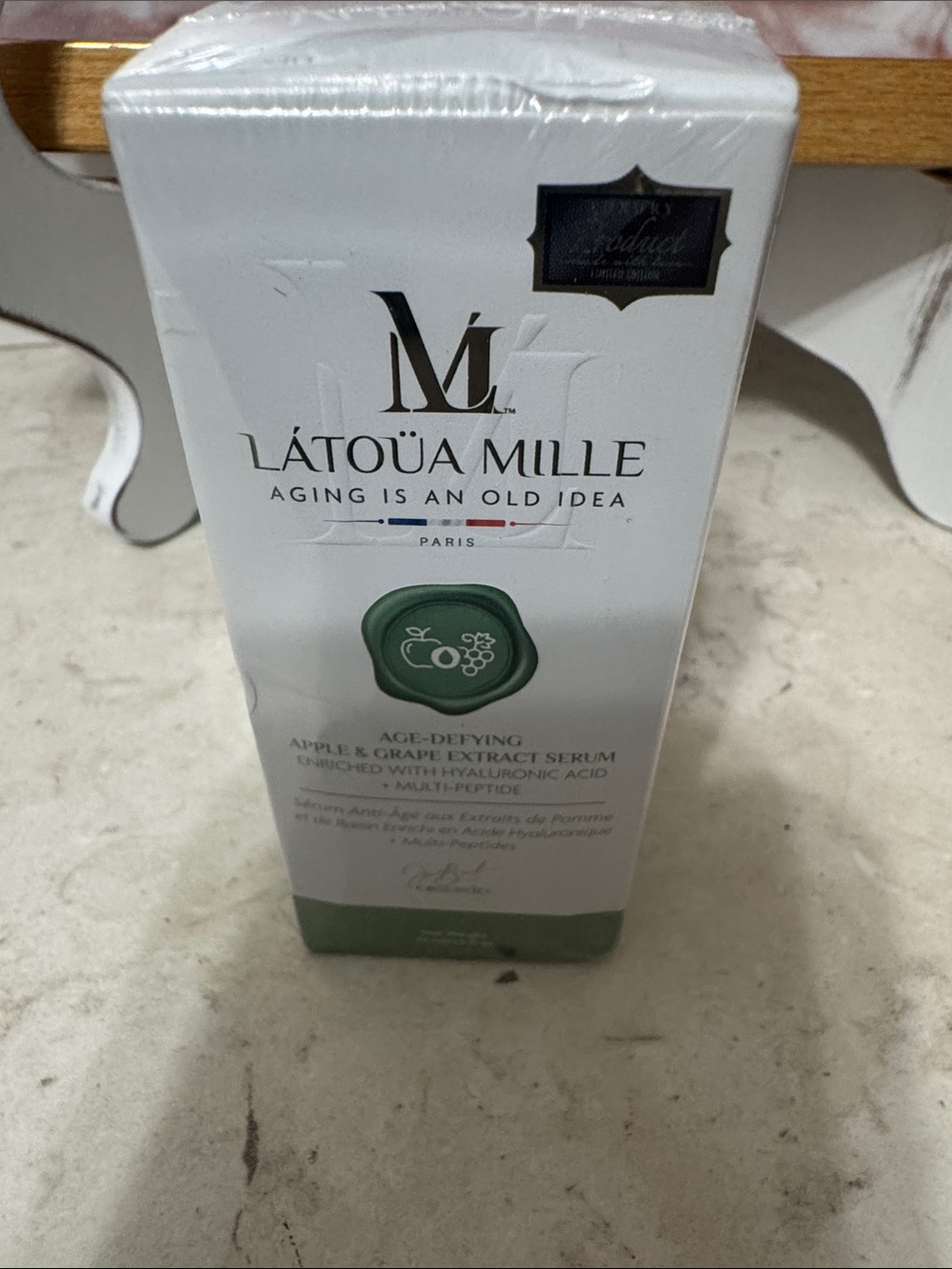 Latoüa Mille Age-Defying Apple & Grape Extract Serum - Green